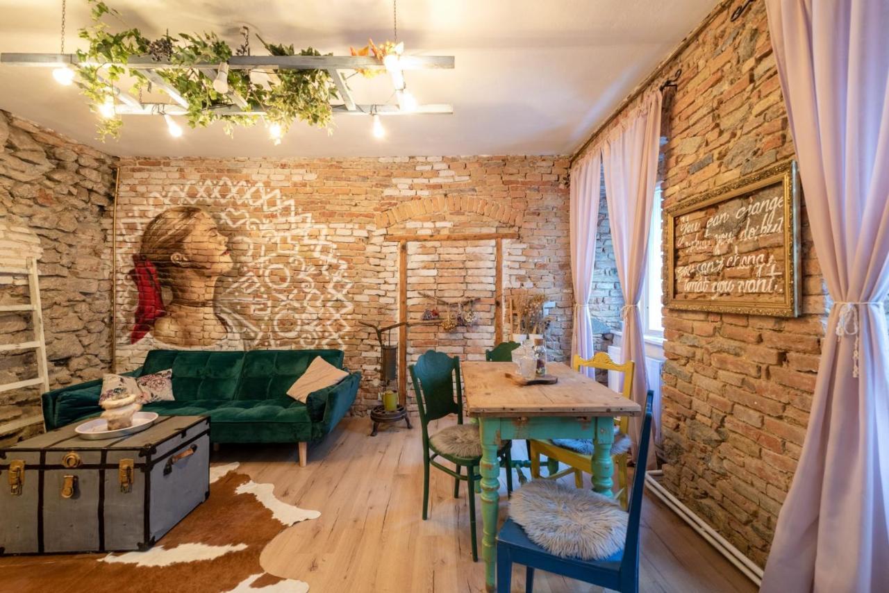 Apartman At The Folklore